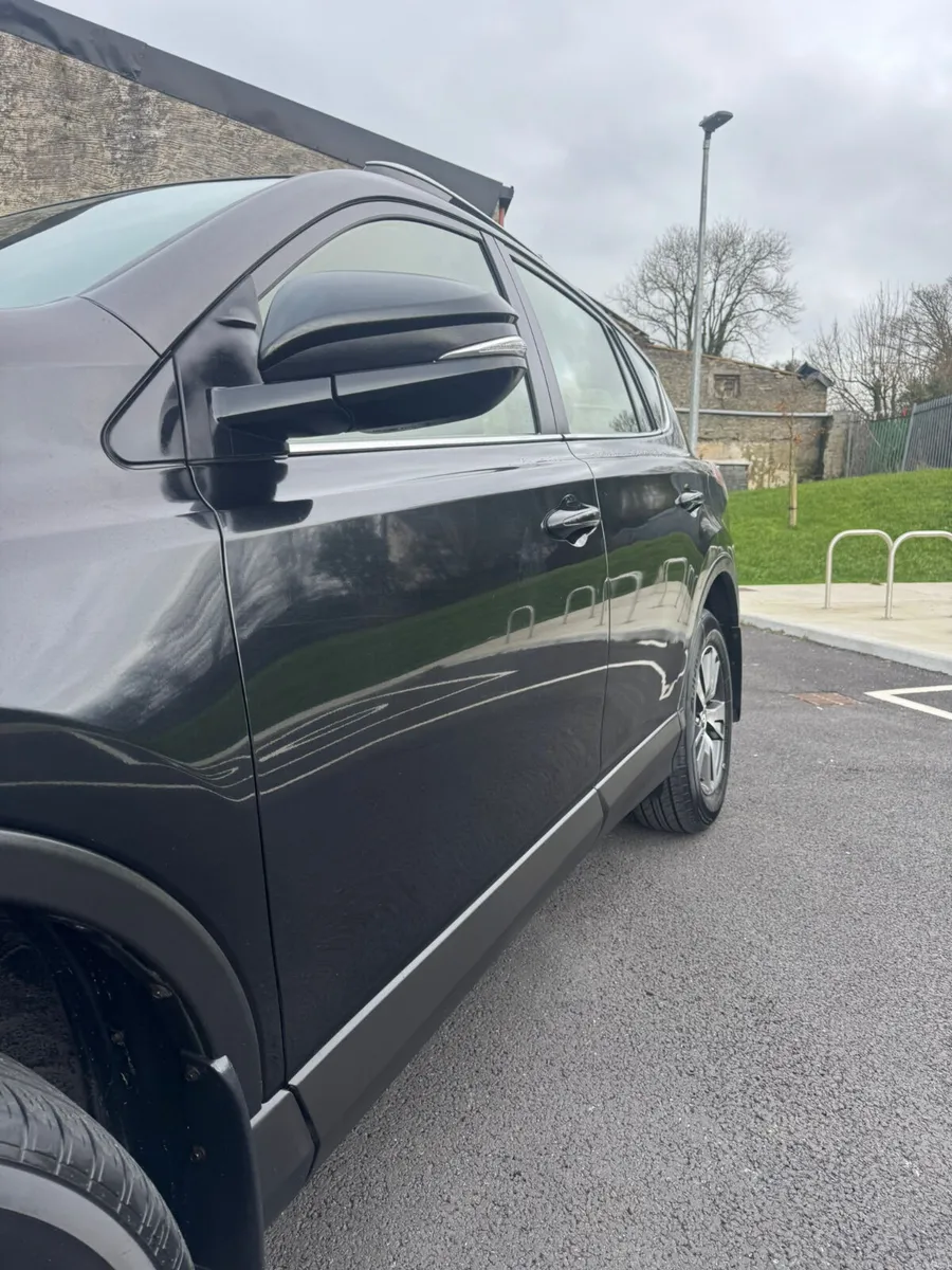 Toyota RAV4 2017 - Image 2