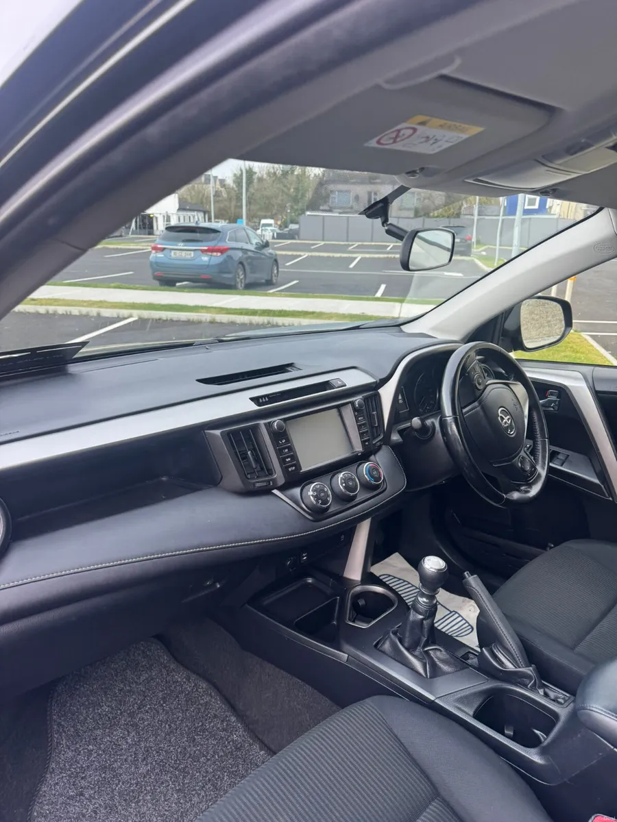Toyota RAV4 2017 - Image 3