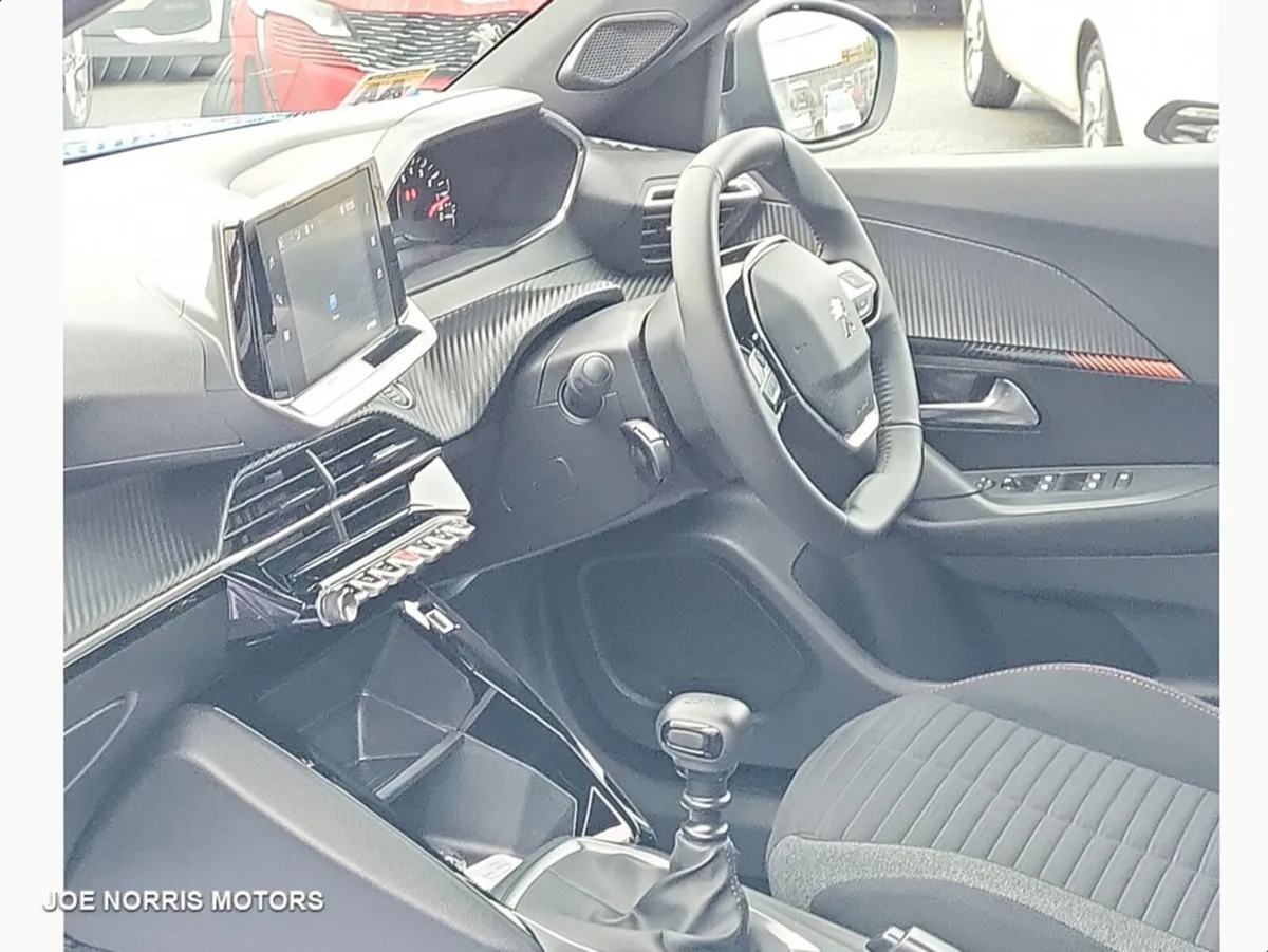 Peugeot 2008 ACTIVE 1.2 100   LOW KMS - Image 3
