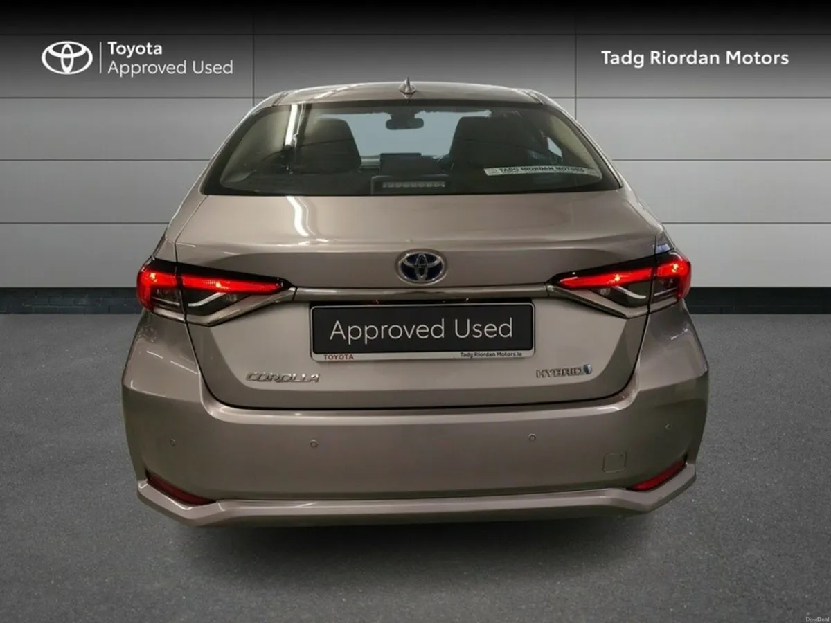 Toyota Corolla HYB LUNA SALOON - Image 4