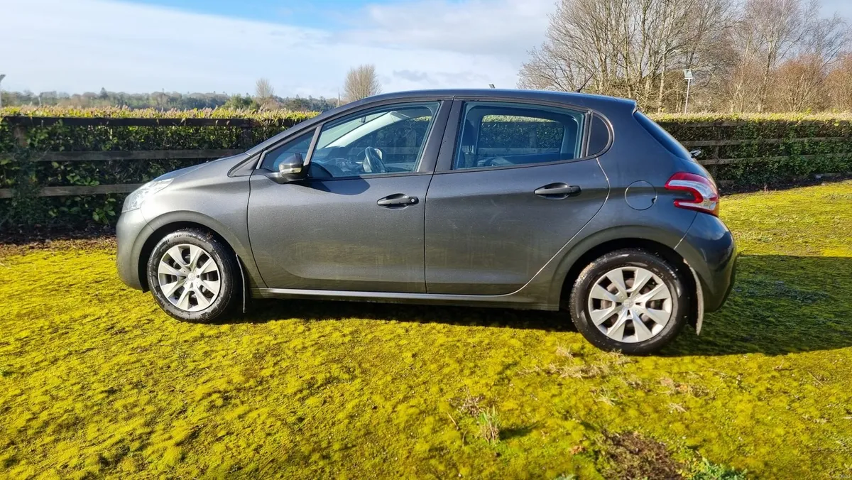Peugeot 208 2014 - Image 2
