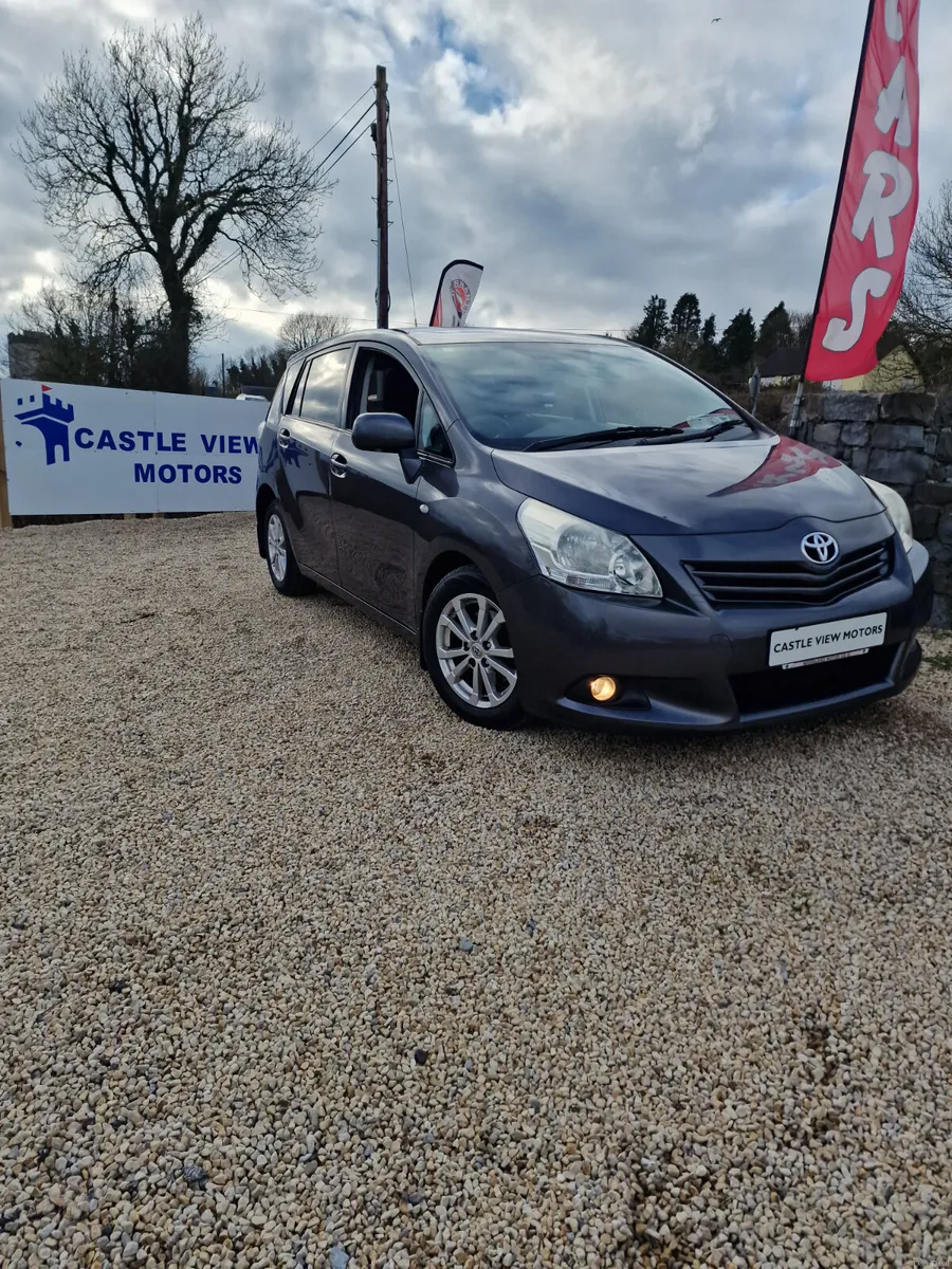 11 Toyota Verso 2.0 D-4D - Image 1