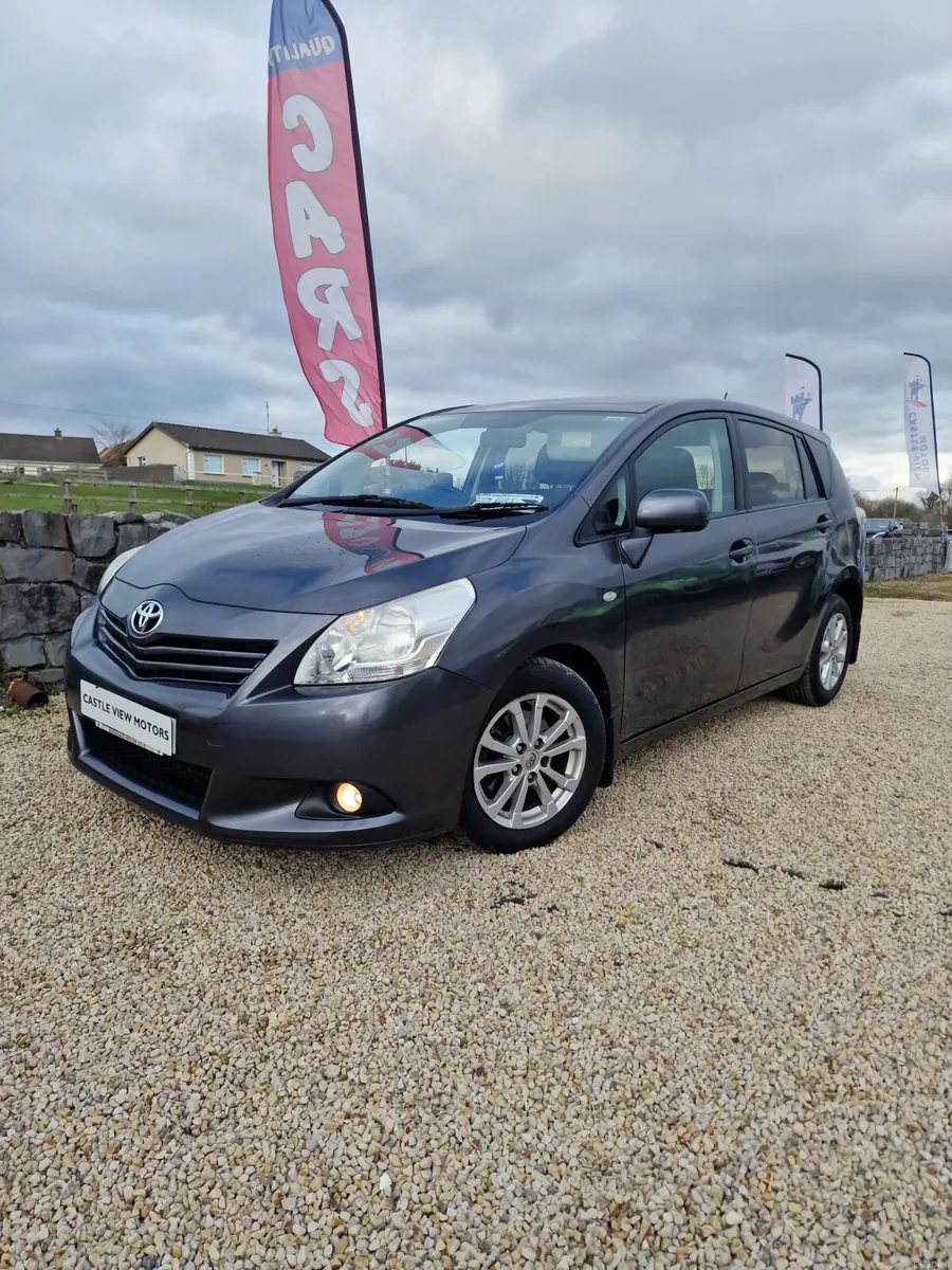11 Toyota Verso 2.0 D-4D - Image 4