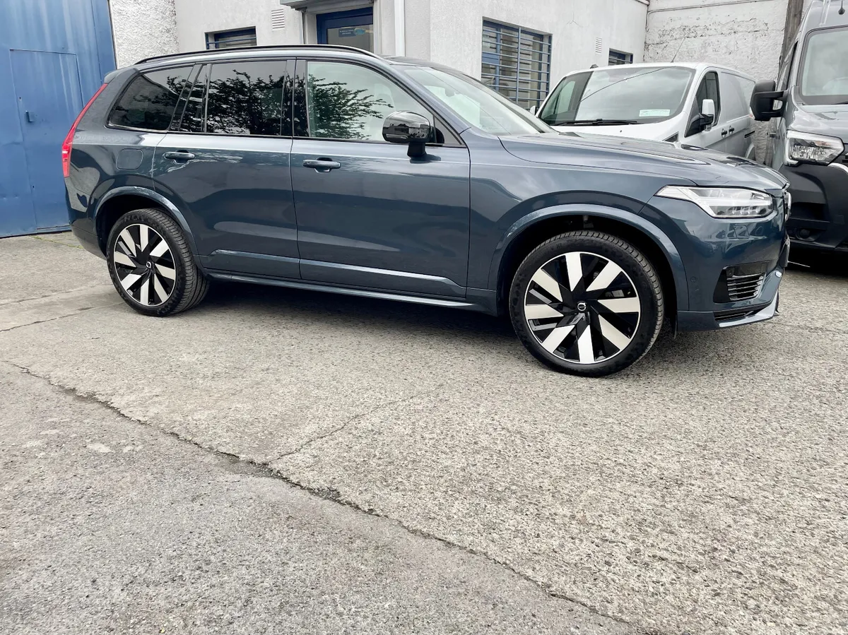 Volvo XC90 T8 Recharge PlusDark PHEV AWD Auto,2024 - Image 2