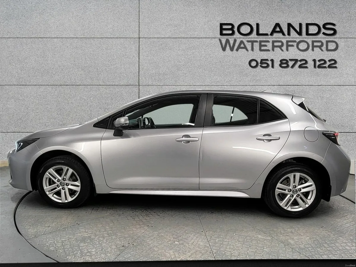 Toyota Corolla 1.8 Hybrid Luna Hatchback - Image 4