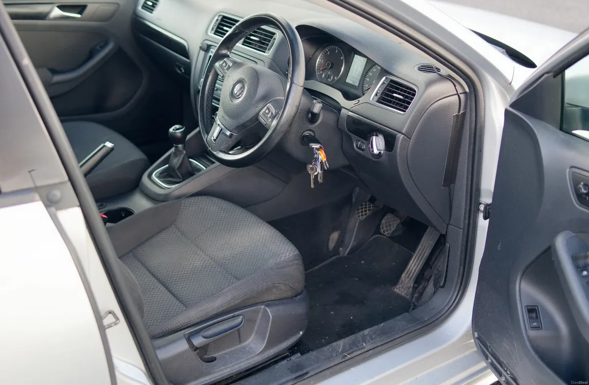 Volkswagen Jetta 2.0 TDI *FRESH NCT AND TAX* - Image 4