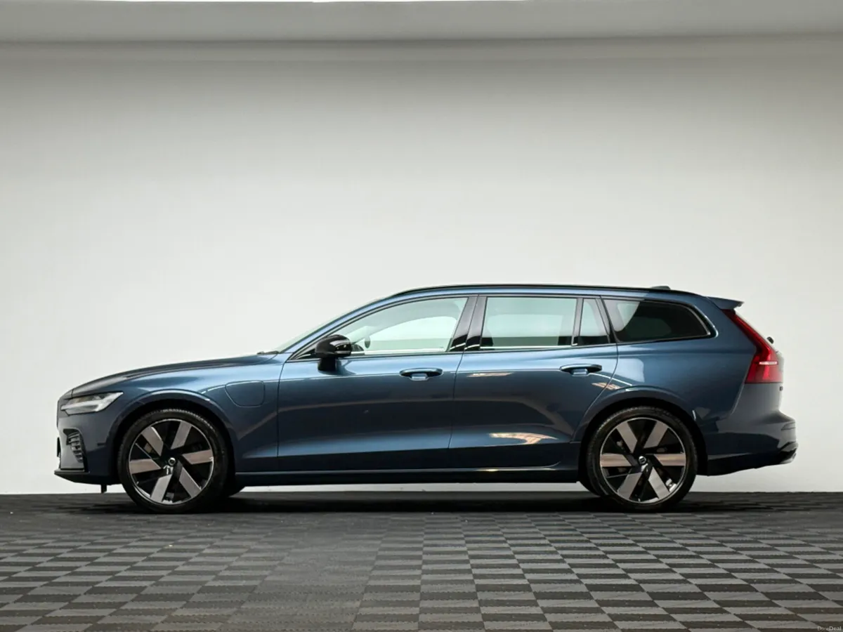 Volvo V60 T6 PLUS AWD - Image 4
