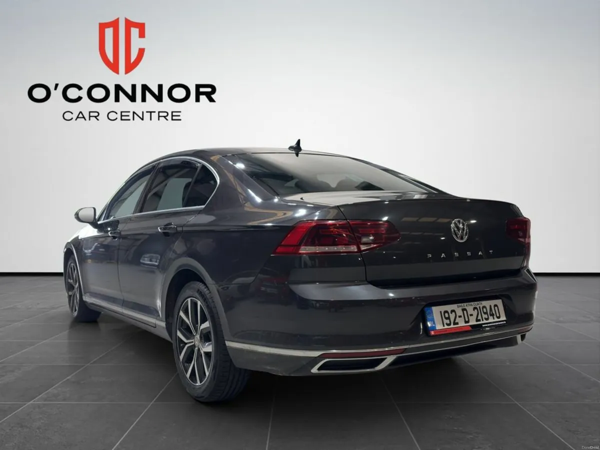 Volkswagen Passat "Manual drive, timeless looks — - Image 4