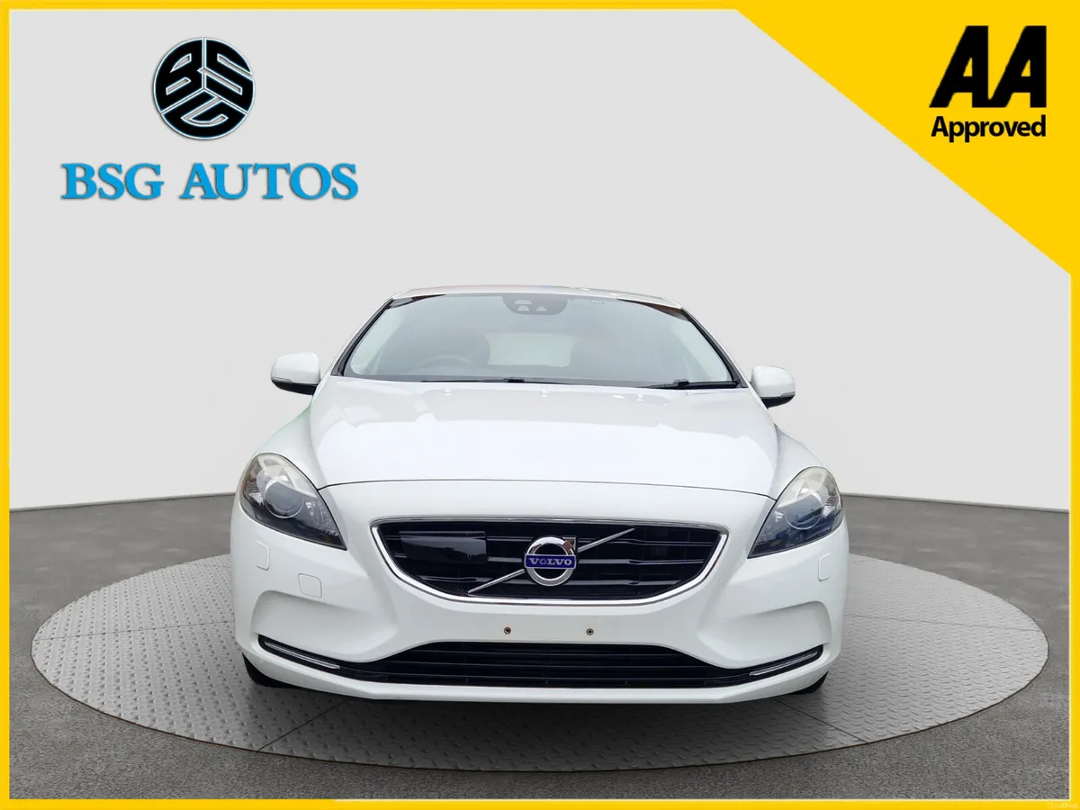 2015 VOLVO V40  T4 1.6 AUTO*FULL LEATHER SEATS* - Image 4