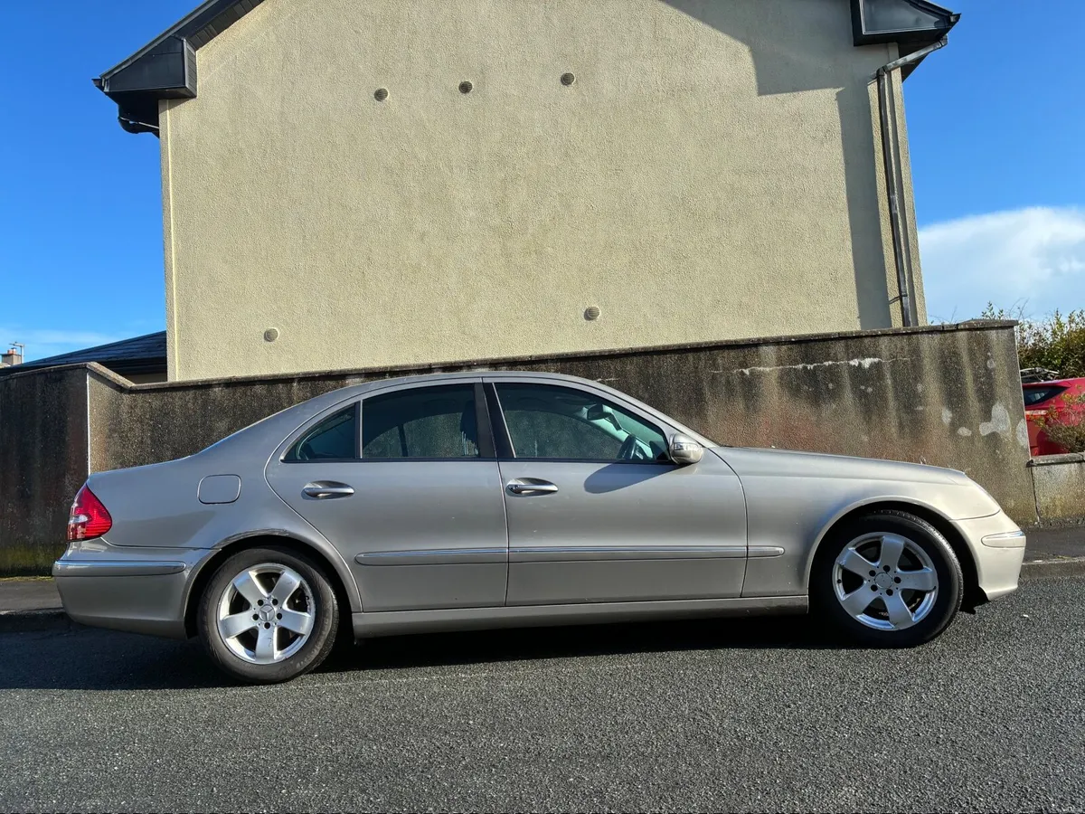 Mercedes-Benz E-Class 2006 - Image 3
