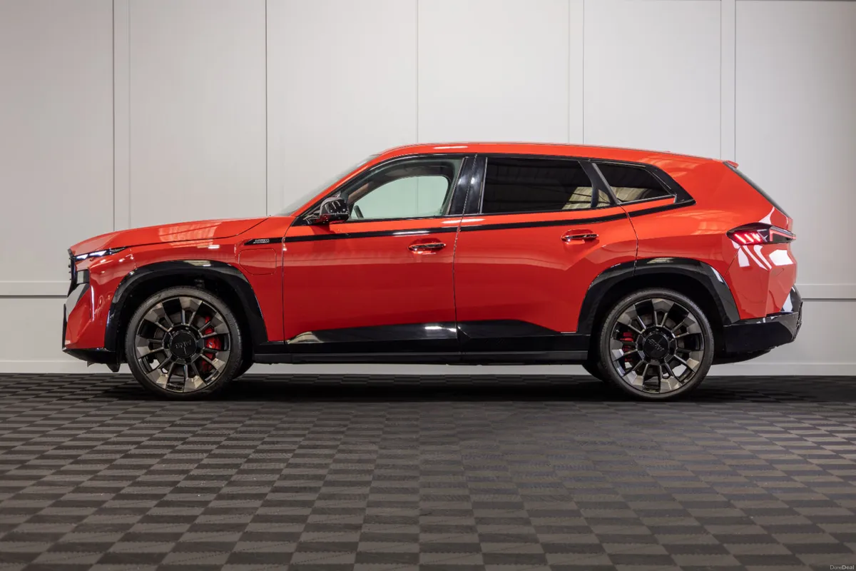 242 BMW XM 50e - Image 3