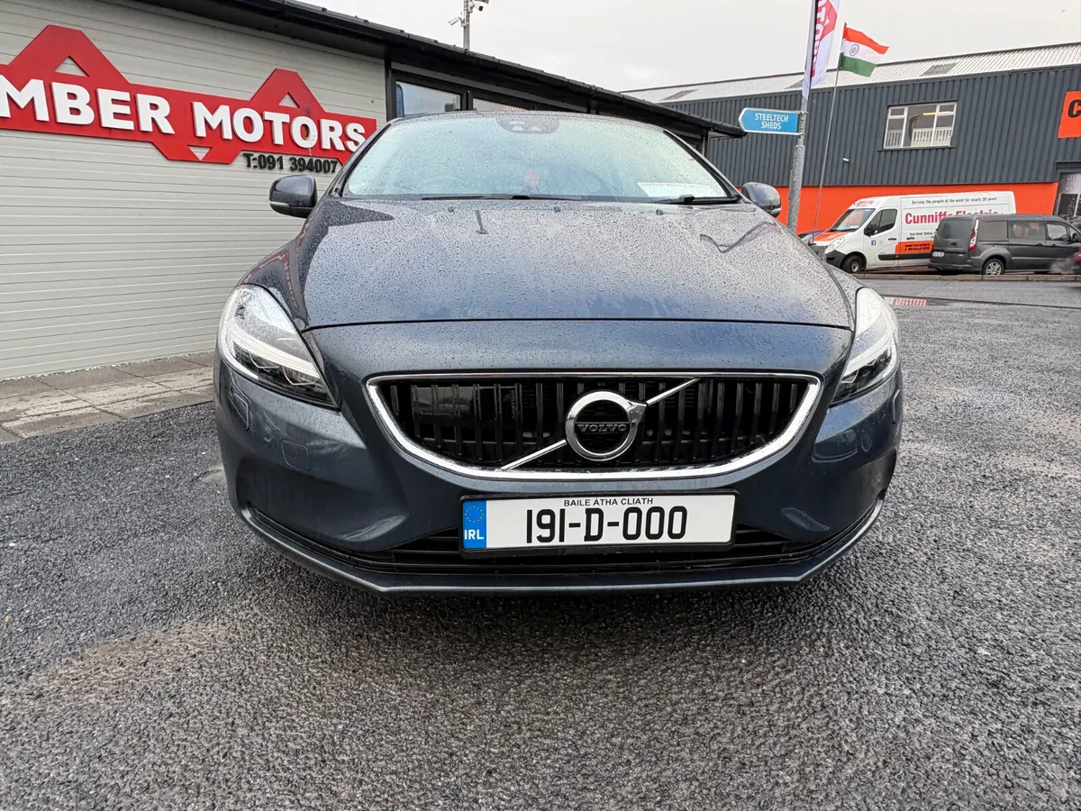 2019 VOLVO V40 D4 MOMENTUM - Image 3