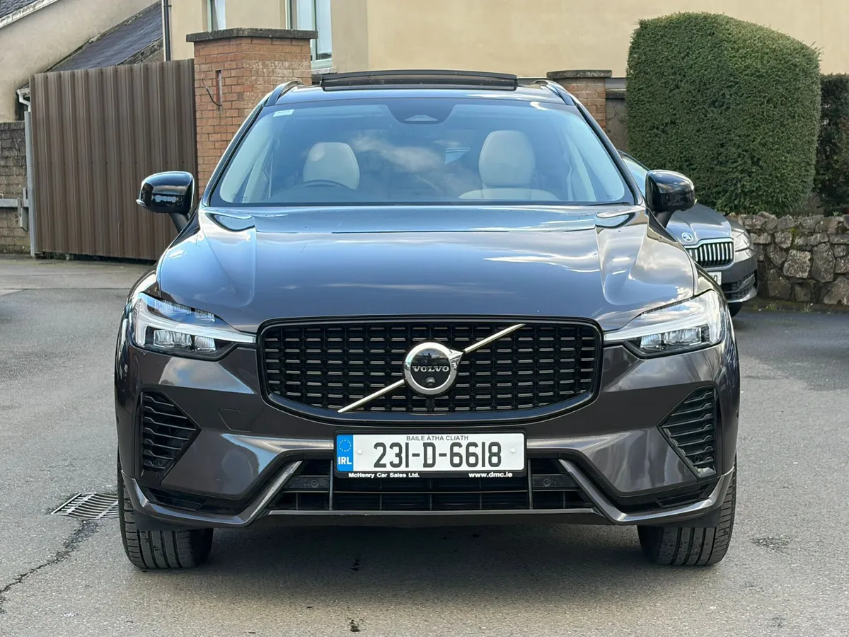 231 Volvo XC60 T6 PHEV Dark AWD Auto - Image 2