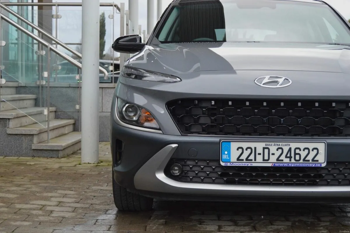 Hyundai KONA 1.6 HYBRID Executive Two Tone Roof Au - Image 3