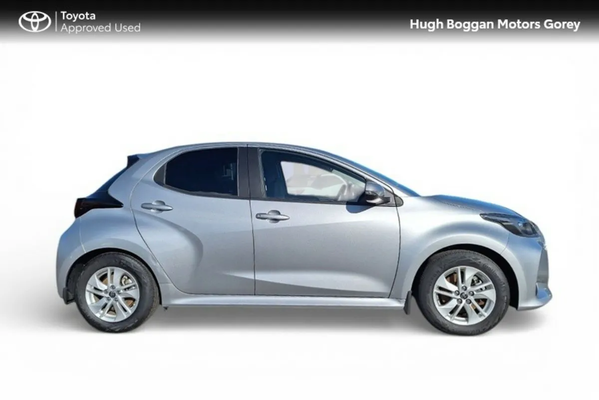 Toyota Yaris HYBRID 115 LUNA - Image 3