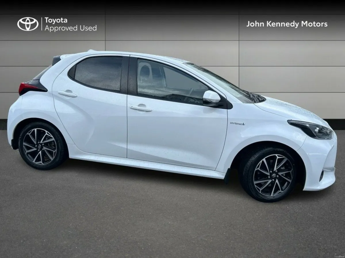 Toyota Yaris LUNA SPORT 5DR AUTO - Image 3