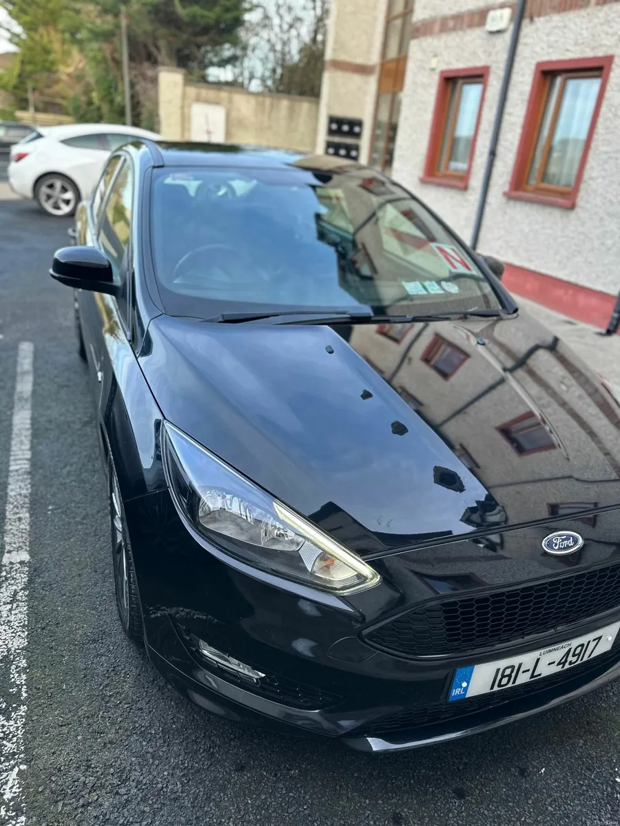 Ford Focus 2018 black ST line 1.0 petrol - Image 1