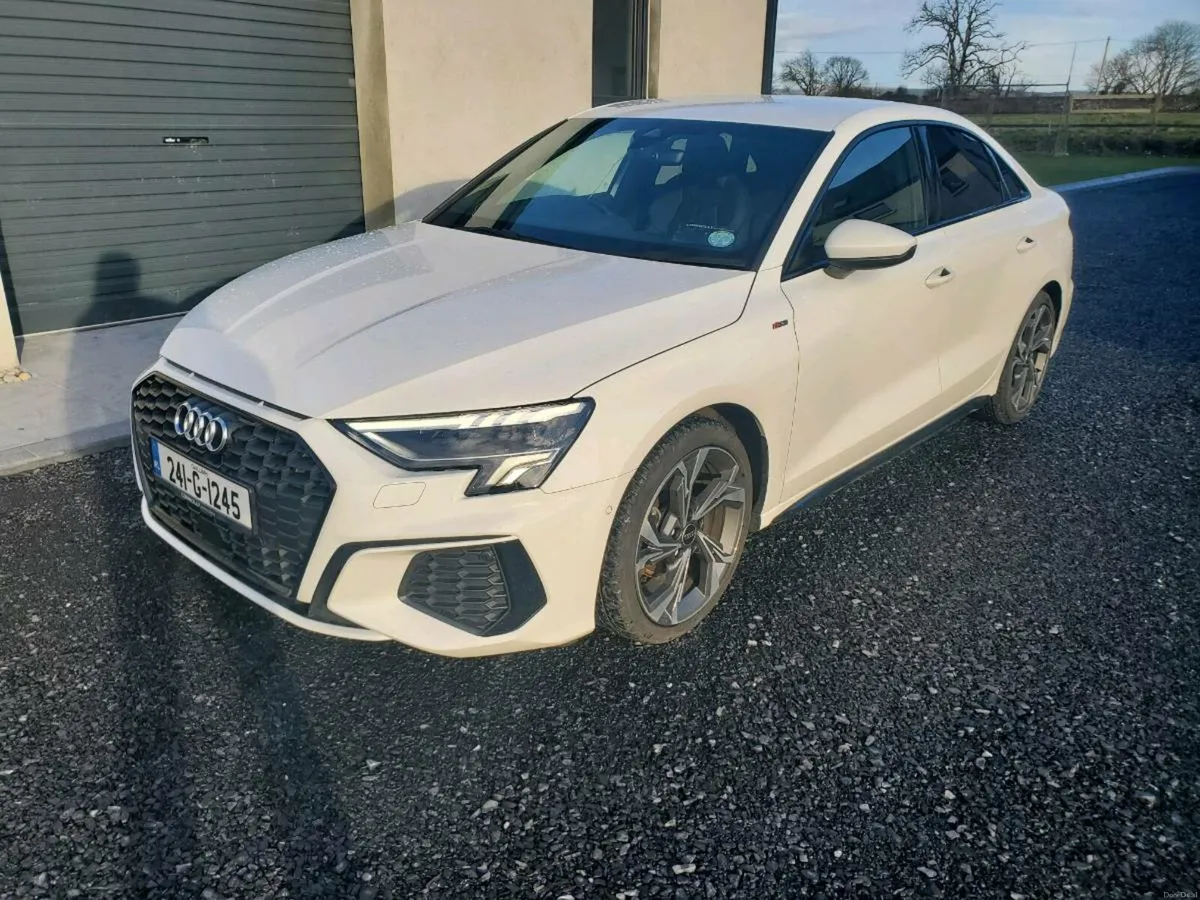 Audi A3 Sal S Line Black Edition 35 TFSI S-T 2024 - Image 2