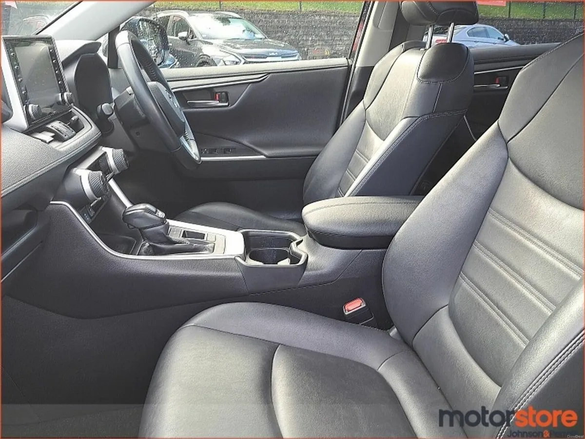 Toyota RAV4 2.5 Hybrid Sol 2WD - Image 3