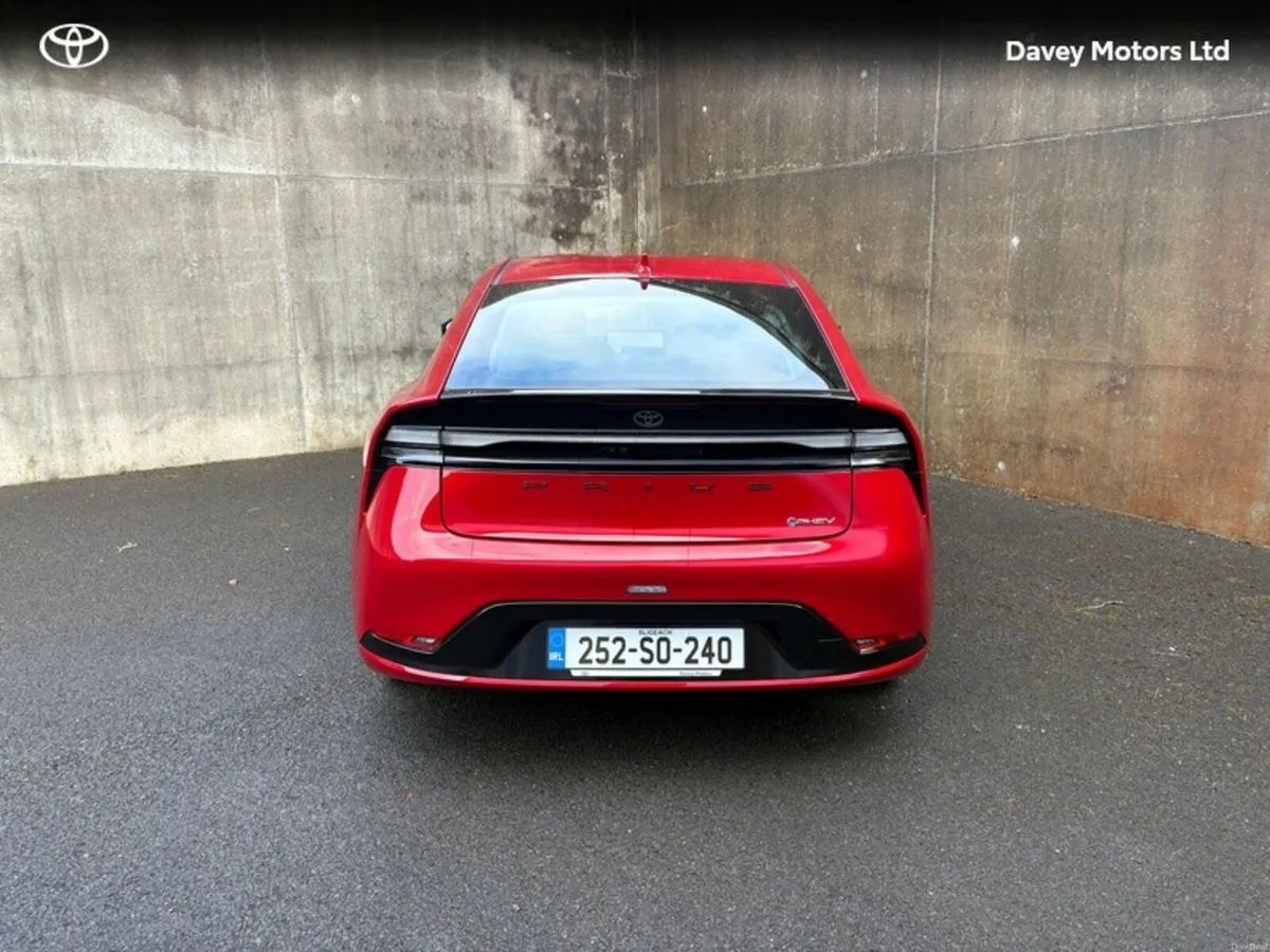 Toyota Prius PRIUS PLUG-IN HYBRID - Image 3