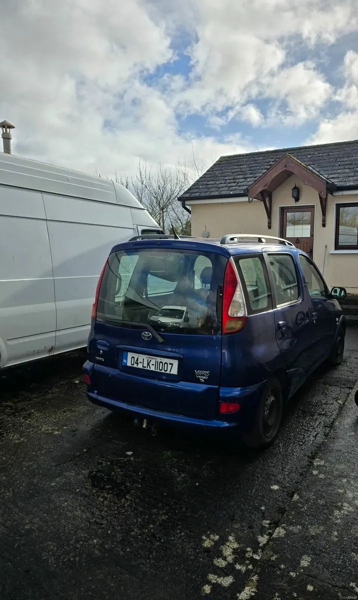 Toyota Yaris 2004 - Image 2