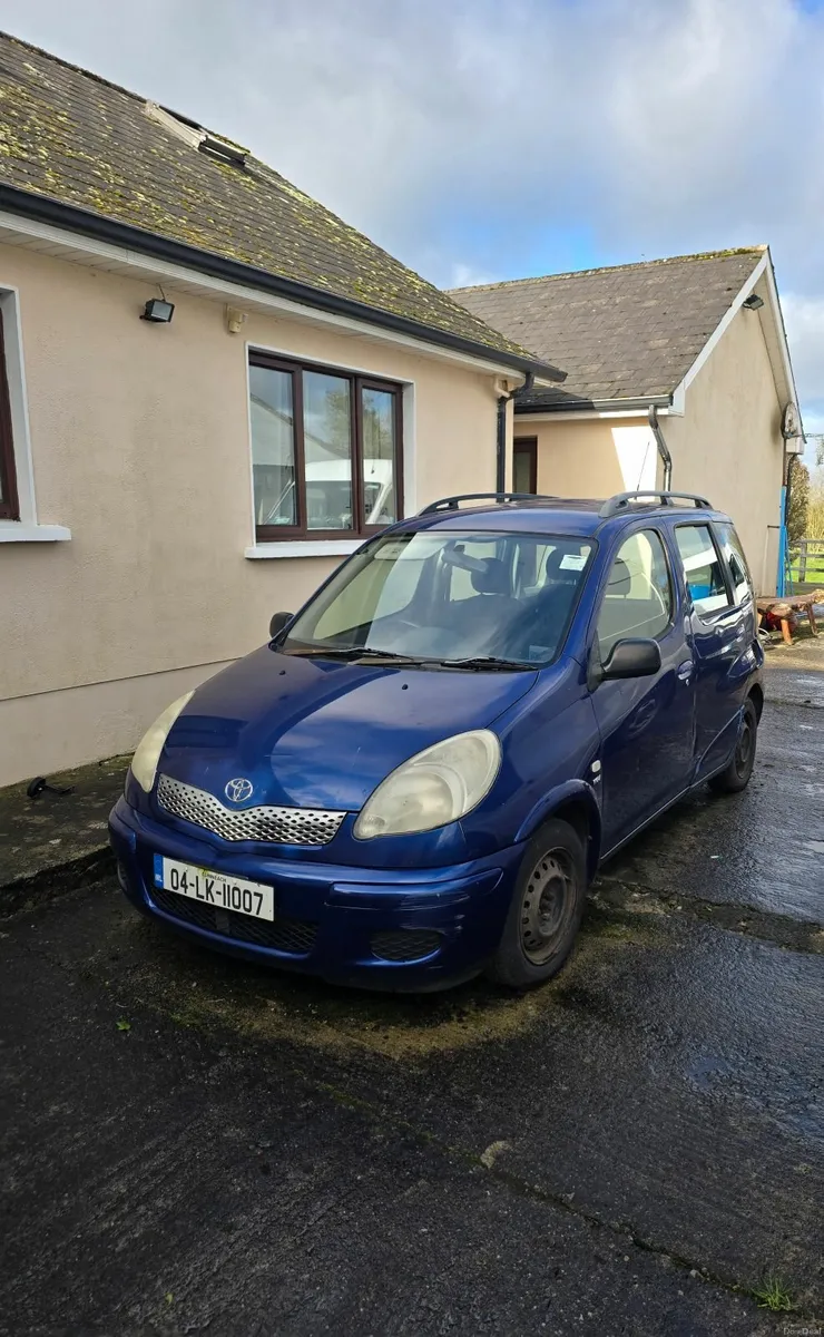 Toyota Yaris 2004 - Image 1