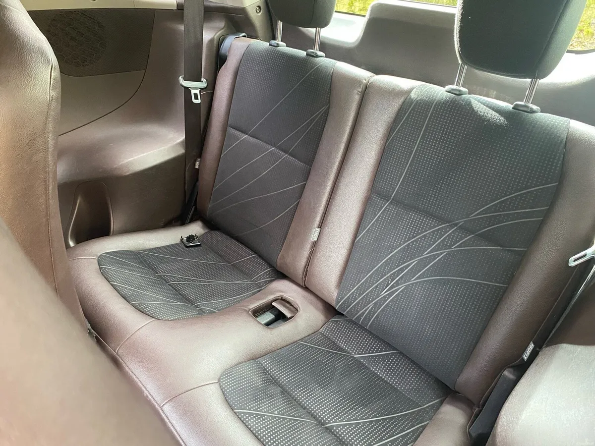 TOYOTA RARE CAR( iQ ) NEW NCT 4/27 25 kms only - Image 2