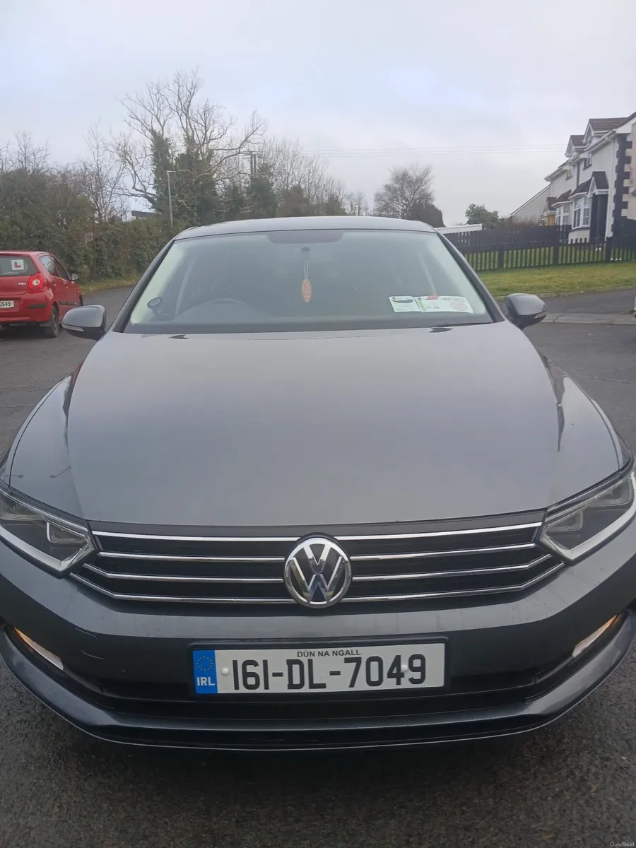 Volkswagen Passat 2016 - Image 2