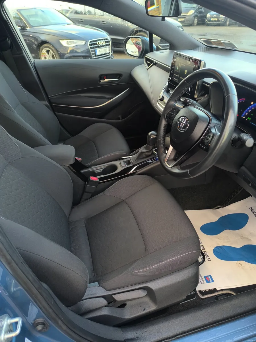 201 Toyota Corolla 1.8 Hybrid Automatic - Image 3