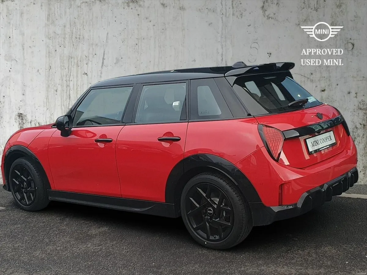 Mini Cooper Cooper C 5 Door - Image 2