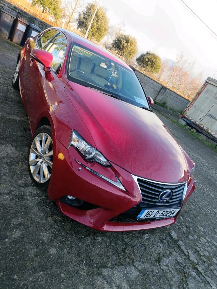 Lexus IS300 h - Image 1