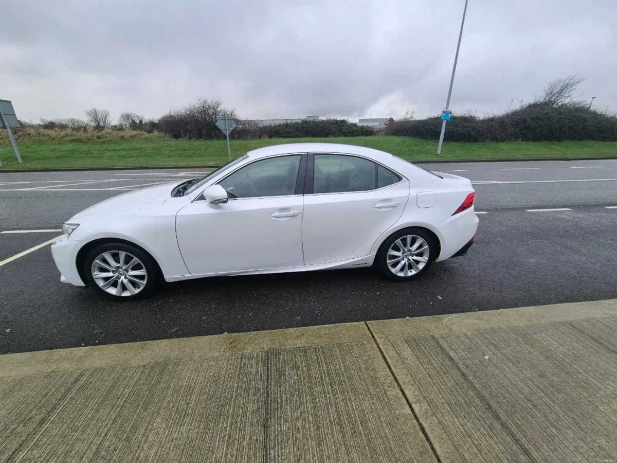 Lexus IS300h Pearl White 2015 2.5l petrol Hybrid - Image 4