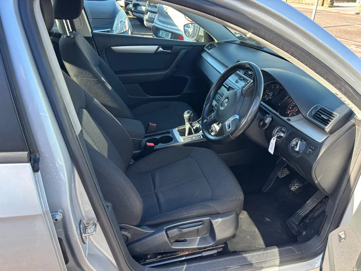 Volkswagen Passat 2014  DIESEL  JUST  SERVICED - Image 3