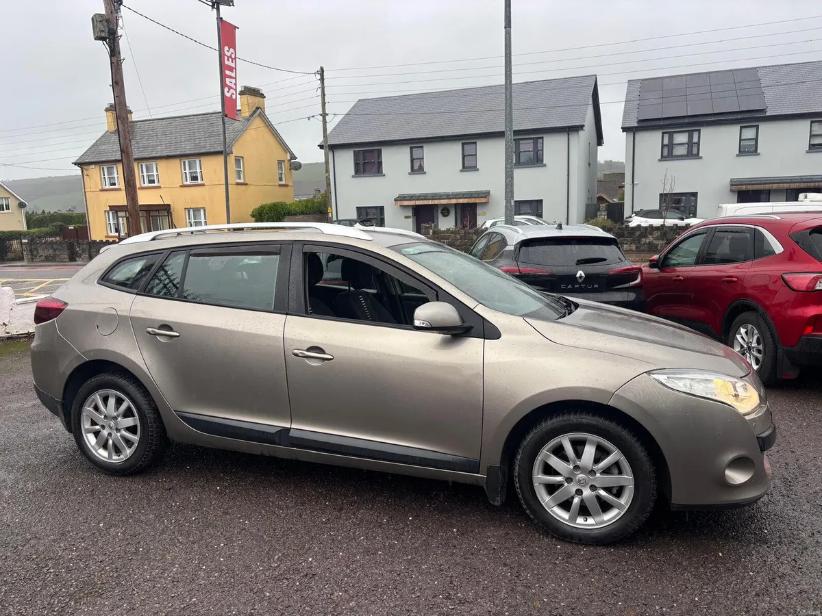 Renault Megane 2012  ESTATE  , LOW  MILEAGE - Image 2