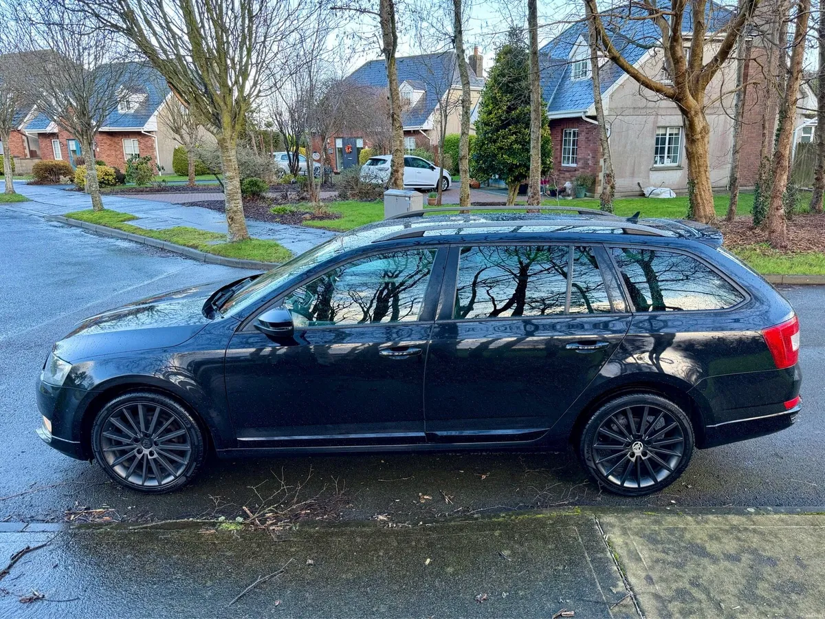 2015 Skoda Octavia 1.6TDI DSG ESTATE BLACK EDT NEW - Image 4