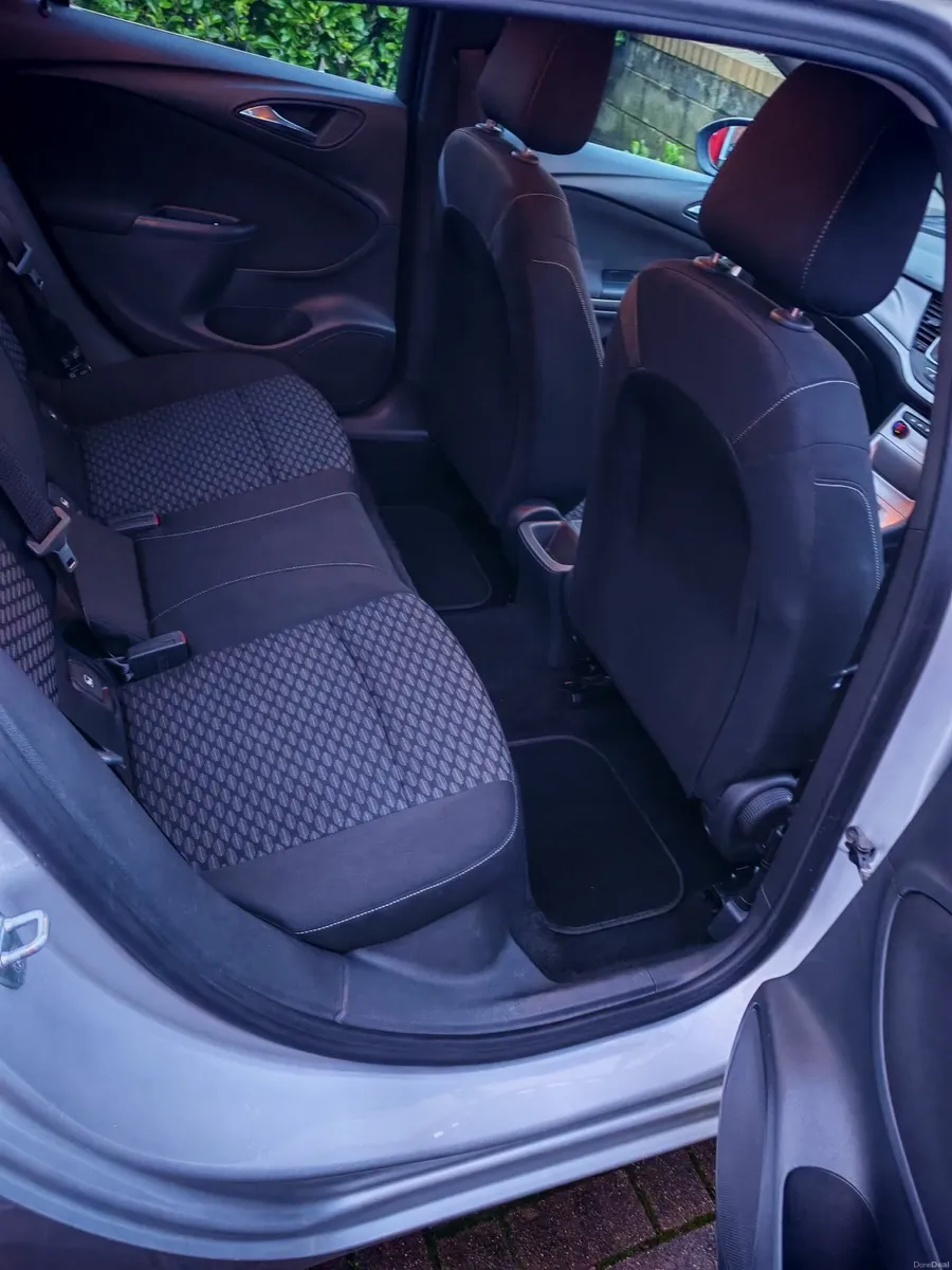 Opel Astra 2017 - Image 3