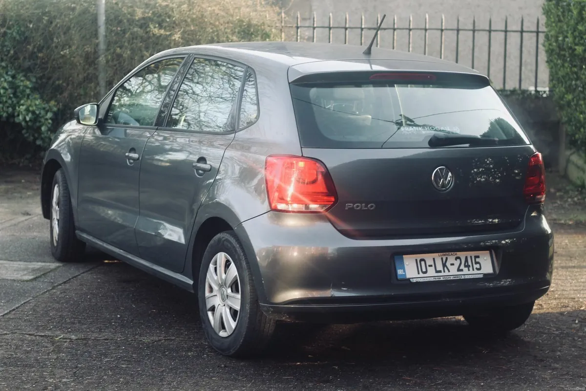 Volkswagen Polo 2010 - Image 2