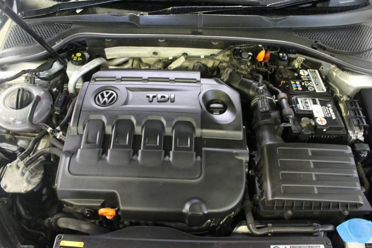 Volkswagen Golf 1.6 TDI 105HP COMFORTLINE - TENDER - Image 4