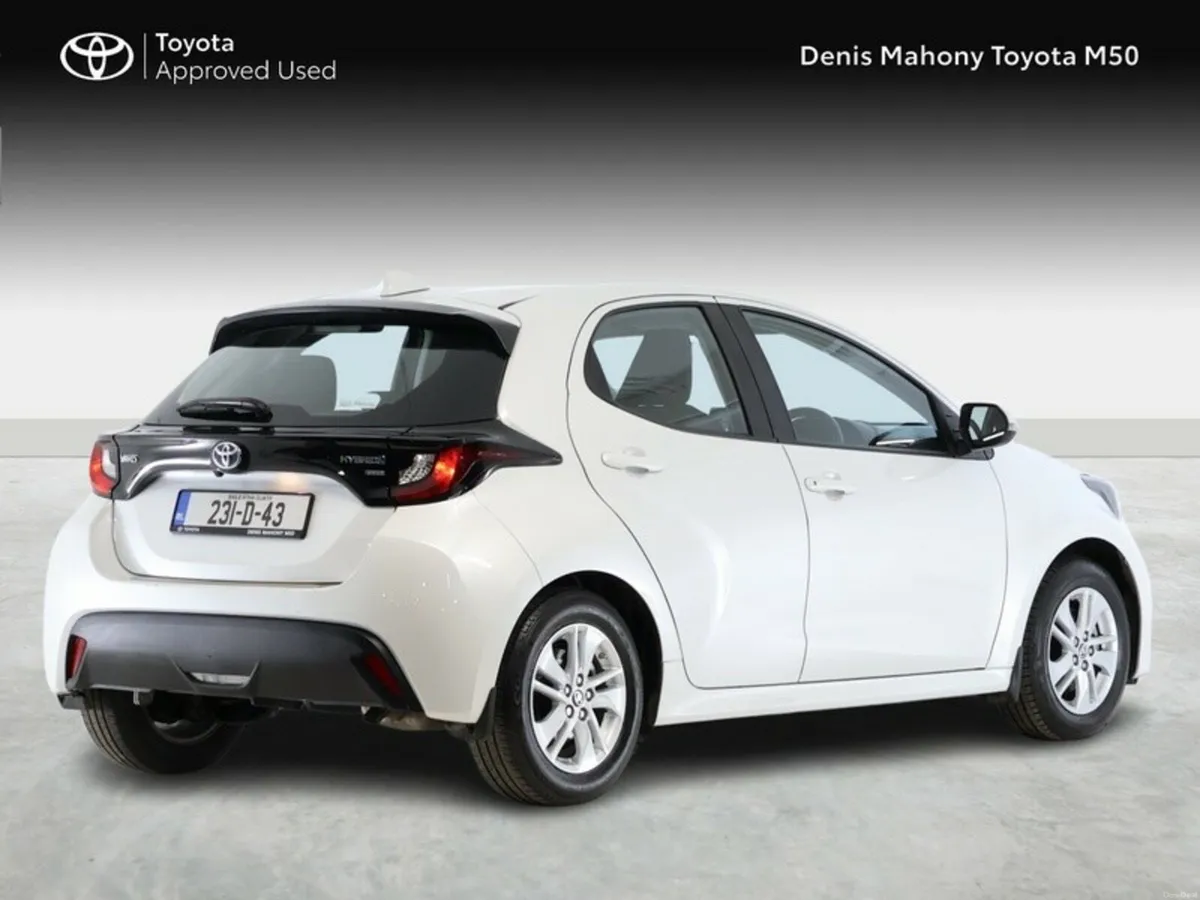 Toyota Yaris Luna Hybrid - Image 2