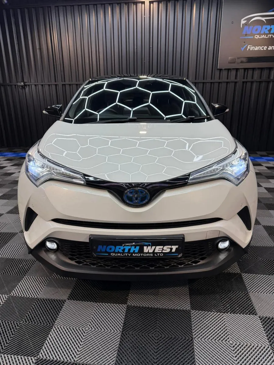182 Toyota CH-R 1.8 Dynamic HYBRID 2 YEARS WARRANT - Image 6