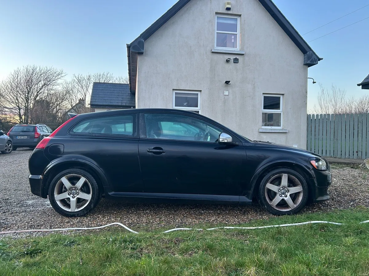 VOLVO C30 R-Design - Image 2