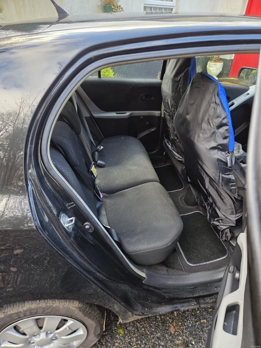 2011 Toyota Yaris Sport - Image 4