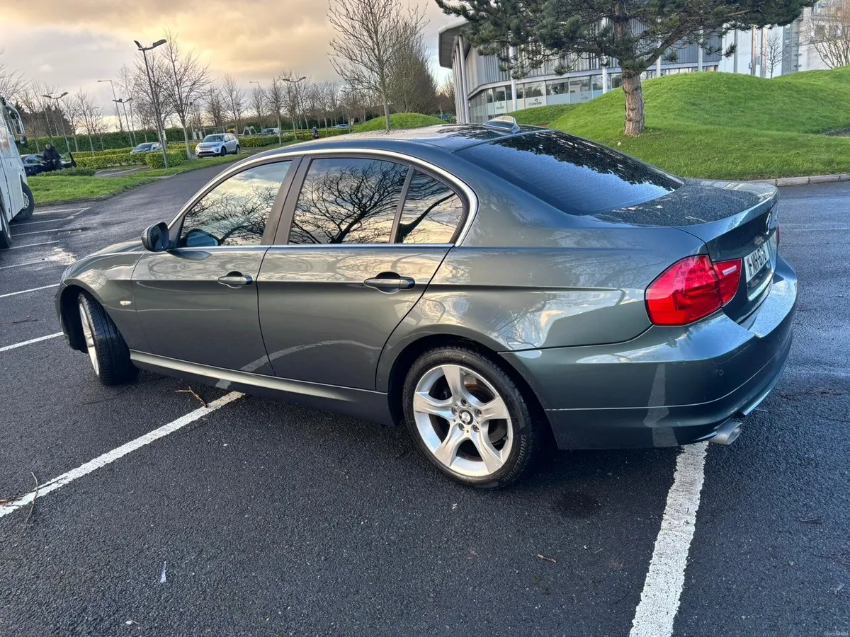 BMW 3-Series 2011 - Image 3