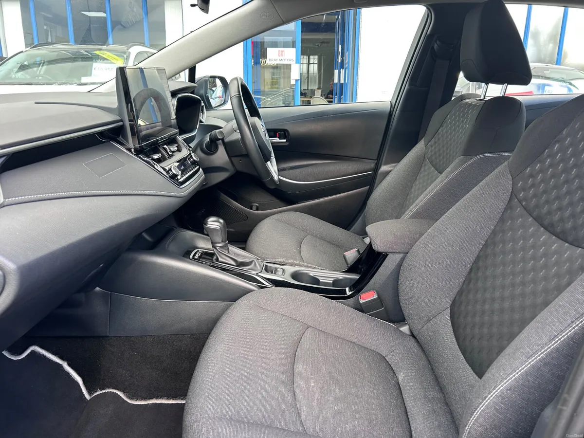 2023 TOYOTA COROLLA 1.8 PETROL HYBRID AUTO LUNA - Image 4