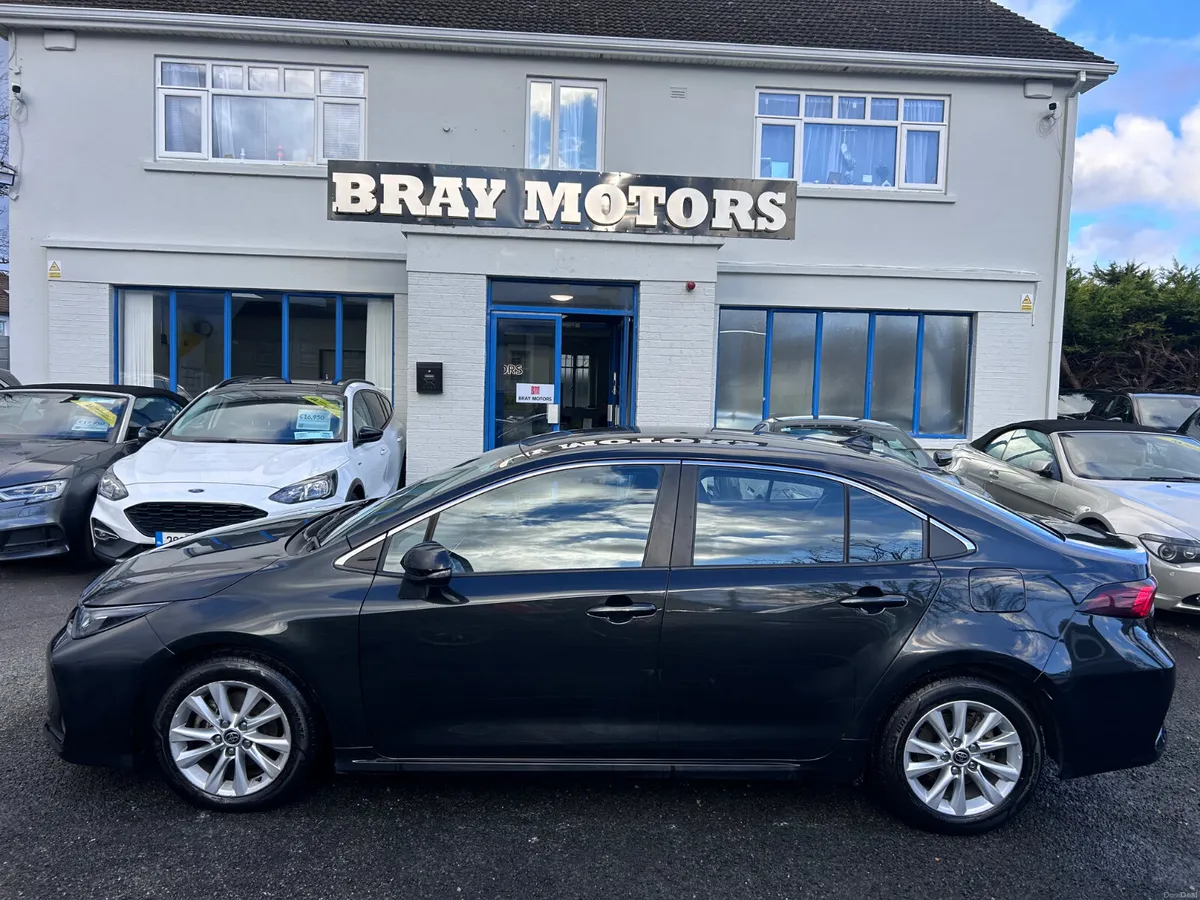 2023 TOYOTA COROLLA 1.8 PETROL HYBRID AUTO LUNA - Image 3