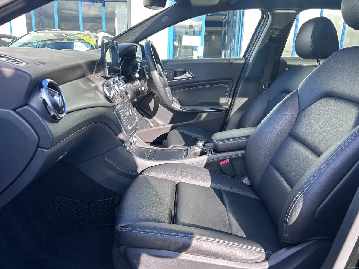 2017 MERCEDES GLA 180 URBAN PETROL AUTO LOW KMS - Image 4