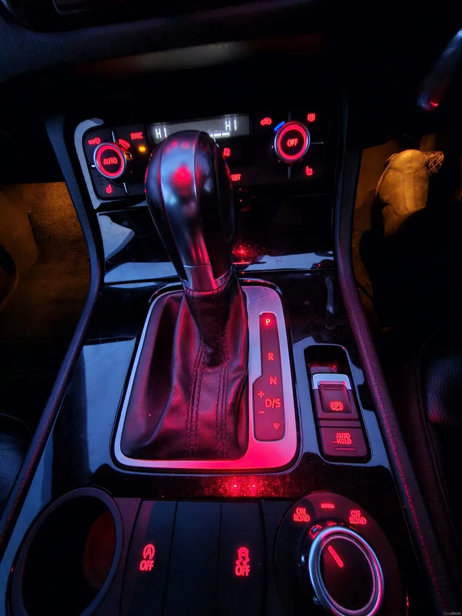 Volkswagen Touareg 2013 3L v6 automatic €12900 - Image 2