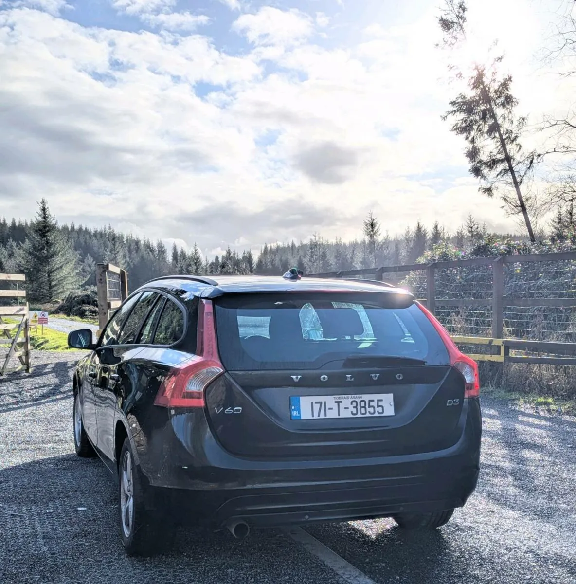 2017 Volvo V60 - Image 5