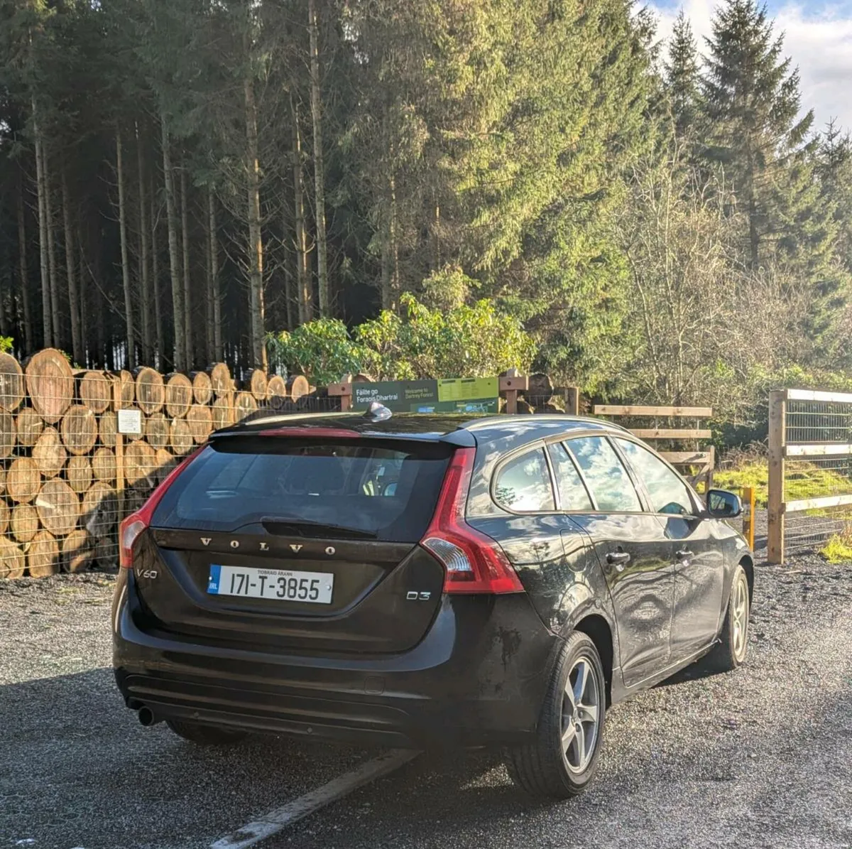 2017 Volvo V60 - Image 4