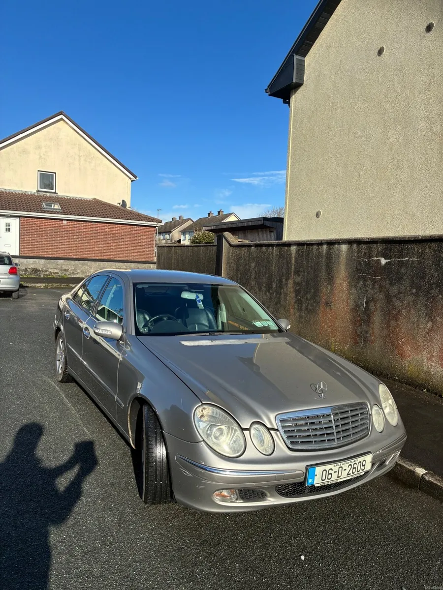 Mercedes-Benz E-Class 2006 - Image 1